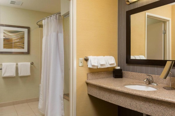 Courtyard by Marriott Des Moines West/Jordan Creek image 12